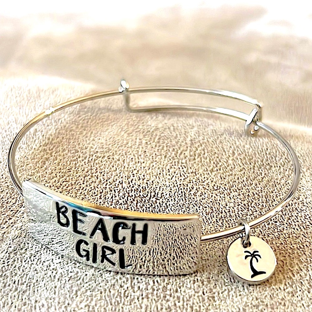 NWOT 🌴🏖 SILVER ECO-FRIENDLY INSCRIBED “BEACH GIRL” PALM TREE CHARM BRACELET OS